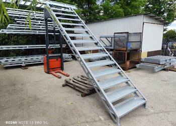 Schody metalowe wejście na wysokość 281cm 14 stopni