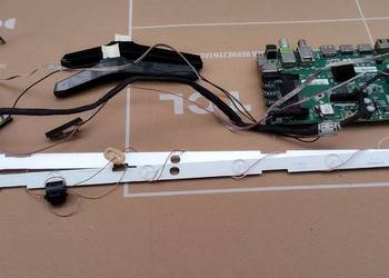 BLAUPUNKT B32M138T2CSHD Smart-płyta główna podswietlenie i podstawy.