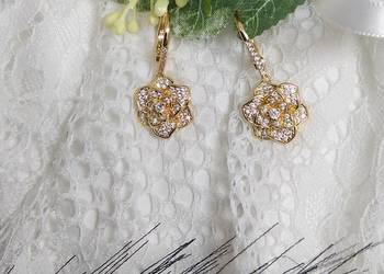 Kolczyki celebrytka ze stali chirurgicznej okazała róża, pozłacane 18K