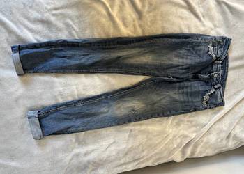 Jeansy / dżinsy / spodnie jeansowe niebieskie z podwiniętymi nogawkami