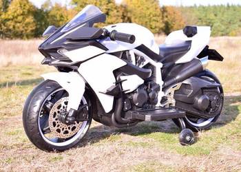 SUPER ŚCIGACZ 12 V, NOWOCZESNA BRYŁA, ŚWIECĄCE KOŁA MOTOR-H