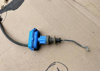 Audi 80 B4  893862153D Siłownik zamka tylnej klapy bagażnika