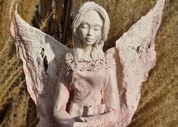 Anioł na prezent  - rzeźba Anioł na prezent  - rzeźba