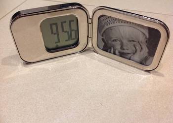 Zegarek na Biurko Czasownik PHILIPPI z Alarmem i Ramką na Zdjęcie Sygnowany