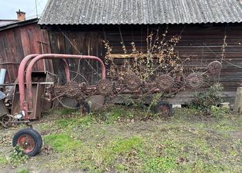 Zgrabiarka pięciokołowa.