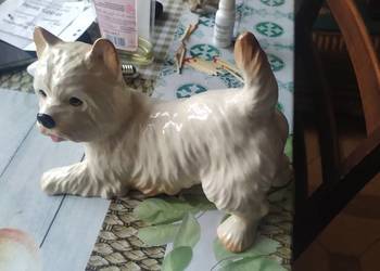 Figurka porcelanowa piesek