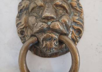 Stara kołatka do drzwi mosiężna