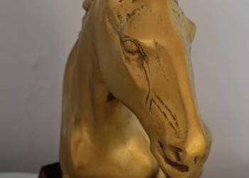 Figura mosiężna konia