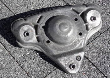 Mocowanie amortyzatora PASSAT B5 / AUDI A6 C5 8D0412383E + 3 śruby