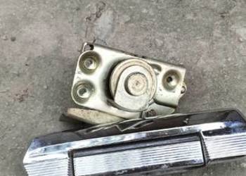 Sprzedam nowe klamki tylnych drzwi do fiata 125p
