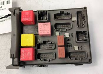 SKRZYNKA BEZPIECZNIKÓW RENAULT LAGUNA I LIFT 8200004201E