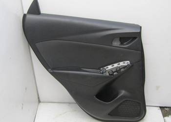 BOCZEK TAPICERKA DRZWI LEWY TYŁ TYLNY MAZDA CX3 CX-3 D10E-68561