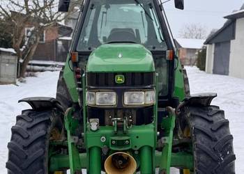 John Deere 5820
