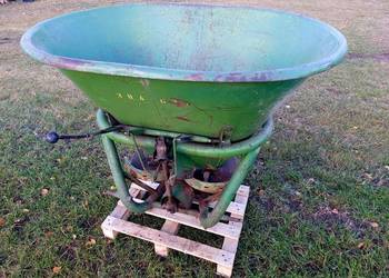 Rozsiewacz nawozu Amazone 400kg Transport Siewnik dwutarczowy