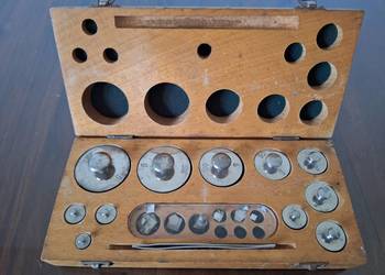 Zestaw odważników niemieckich w drewnianym etui Vintage