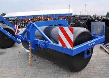 Wał łąkowy gładki na wózku Metal-Technik 2400 Kg i 3100L