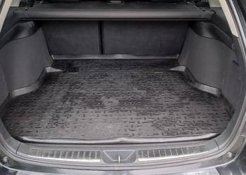 Oryginalna mata do bagażnika Toyota Avensis kombi T25.