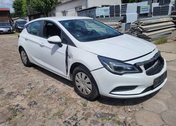Opel Astra Benzyna Delikatnie uszkodzona