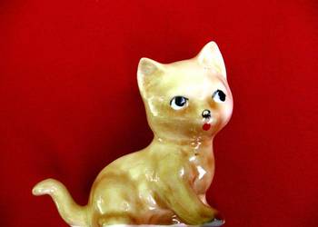 Kot - mały młody kotek - porcelana - 6,5 x 8 x 4 cm