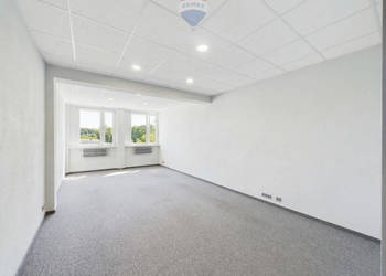 Biuro 29,8 m² z windą i parkingiem – Rybnik