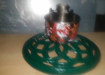 Stojak pod choinkę ze zbiornikiem na wodę