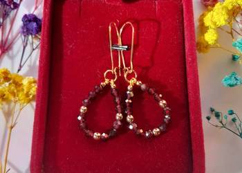 Kolczyki z naturalnym kamieniem granat.