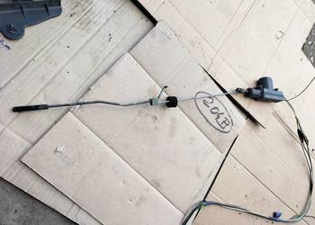 AUDI 80 B3 80B3 RYGIEL ZAMKA DRZWI LEWY PRZÓD KIERWCY POMPKA CENTRALNEGO