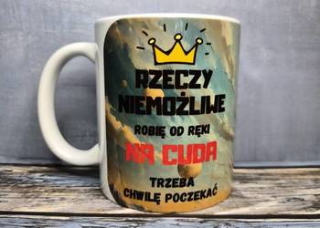 Kubek "Rzeczy niemożliwe robię od ręki, na cuda trzeba chwilę poczekać"