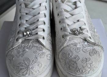 Sprzedam używane Eleganckie Trampki Sneakery z Koronką i Kryształkami tanio