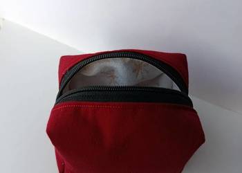 Kosmetyczka czerwona materiałowa w śnieżynki