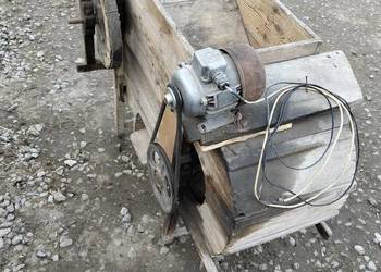 Młynek do zboża z silnikiem