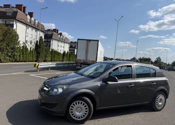 Opel Astra H 2009 rok 1,4 benzyna 113.000 km 2 kpl opon