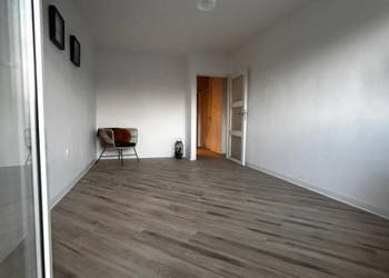 Przytulne| 2pokoje| Balkon | Oddzielna kuchnia | Metro| Parking za szlaban…