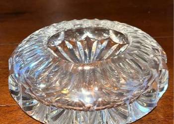 Kryształowa popielniczka. Piękna. Z czasów PRL-u.  Ciężka- o średnicy 13 cm