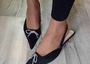 (43) Czarne, bogato zdobione czółenka wieczorowe z odkrytą piętą, NOWE