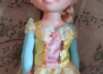 Lalka z kolekcji KRAINA LODU Elza