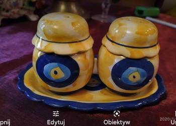 Przyprawnik solniczka i pieprzniczka na podstawie porcelana Przyprawnik solniczka i pieprzniczka na podstawie porcelana