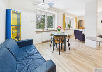 2 pokoje, duże okna, ogródek, garaż, piwnica