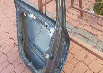 Volvo S60 2011 Drzwi lewe tylne lekko uszkodzone