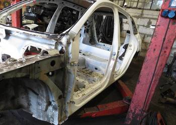 PRÓG SŁUPEK LEWY BOK LY9C AUDI Q5 8R