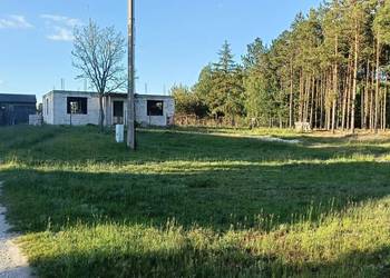 Sprzedam działkę z rozpoczętą budową domu jednorodzinnego.