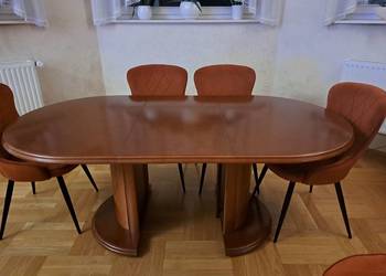 Sprzedam komplet mebli drewnianych stół,komoda oraz witryna narożna podświe