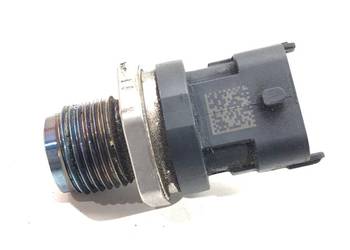 CZUJNIK CIŚNIENIA PALIWA SUZUKI SWIFT III 0281002706 1.3 69KM MANOMETR