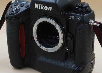 Aparat analogowy Nikon F5