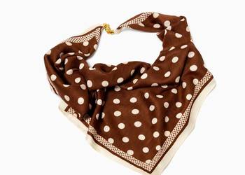 Apaszka gawroszka w grochy na magnes brązowa 100 % wiskoza