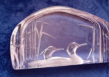 Kryształowy przycisk do papieru - Para Perkozów. Mats Jonasson.