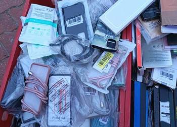 Etui do telefonów różnych marek około 200 sztuk może więcej może mniej
