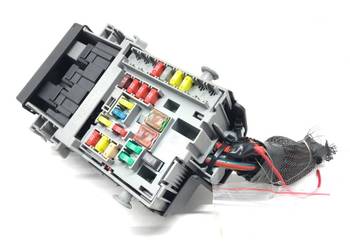 SKRZYNKA BEZPIECZNIKÓW OPEL INSIGNIA A 13222786 Sedan/Limuzyna 08-17 2