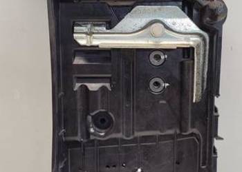 VW TIGUAN II PODSTAWKA AKUMULATORA 5QF915321C