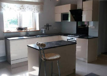 Sprzedam obszerny parterowy dom pod miastem